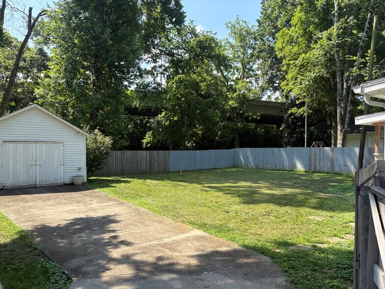 Building Photo - 5927 Old Harding Pike