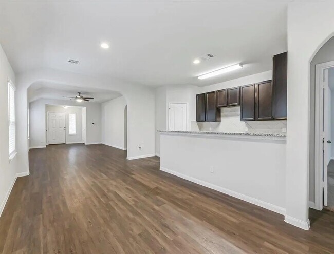 Building Photo - 5411 James Michael Dr