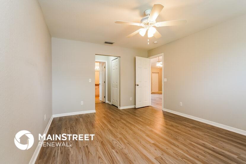 Building Photo - 2108 NE 15th Ln