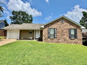 Building Photo - Charming 3BR/2BA Olive Branch Home | Soaring High Ceilings, Bay Window & Fenced Yard