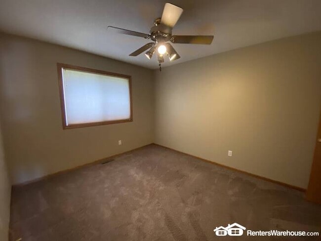 Building Photo - 3 bedroom/3 bath Townhome in Norwalk for Rent