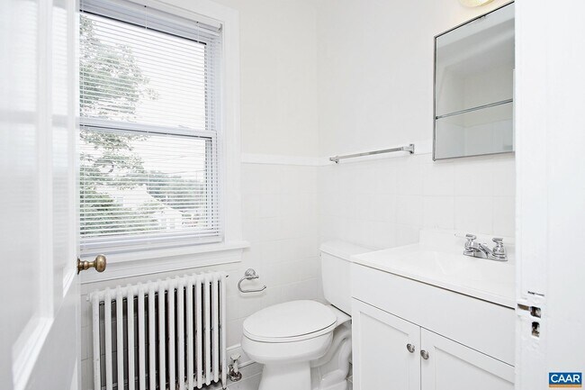 Building Photo - 2323 Fontaine Ave Ext