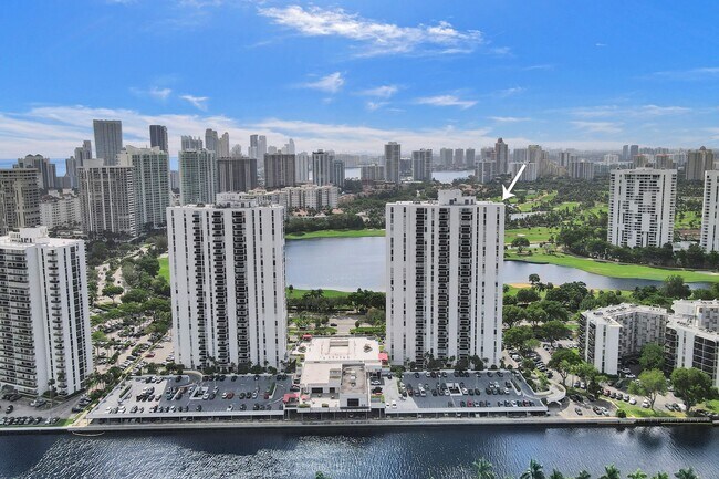 Building Photo - 3625 N Country Club Dr