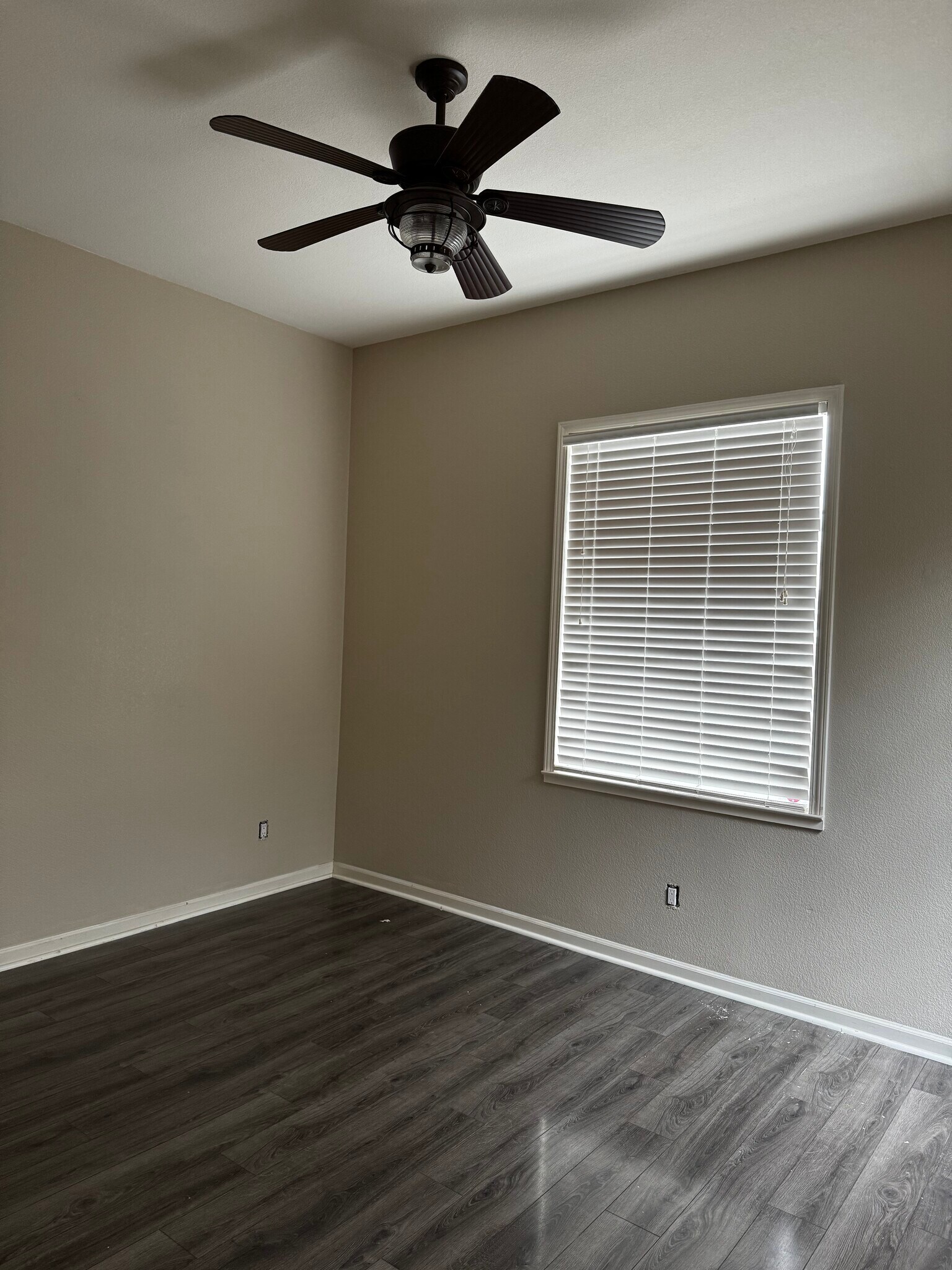Building Photo - 5566 Frenchpark Ct