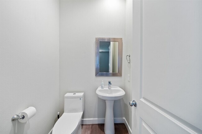 Building Photo - 5910 Haring Ln