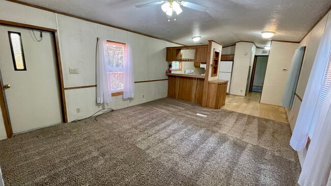 Building Photo - Cozy Open Layout 2BD/1BA Home~Fenced Yard~...