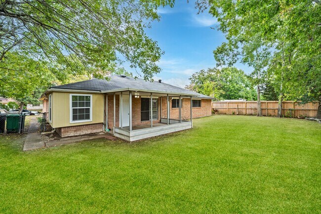 Building Photo - 11111 Longcommon Dr