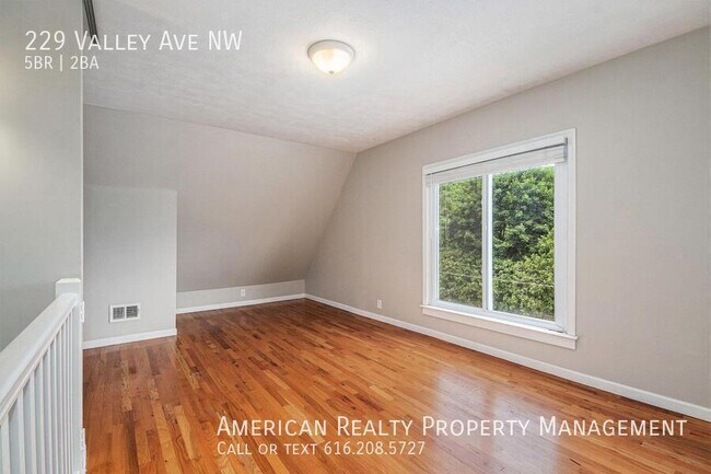 Building Photo - 229 Valley Ave NW