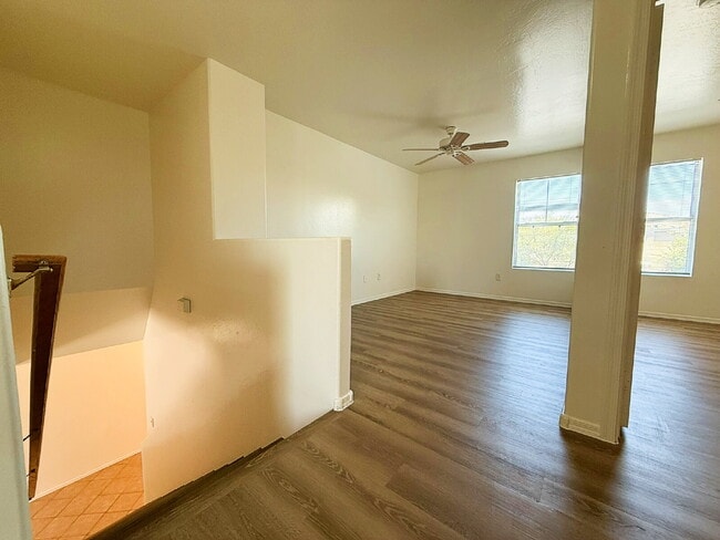 Building Photo - Freshly Updated 3-Bed, 2.5-Bath Home with ...