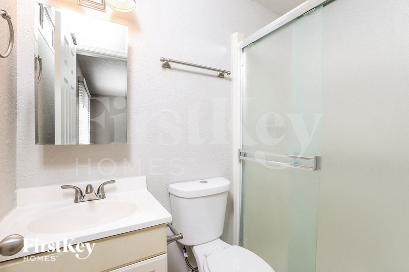 Building Photo - 8807 W Mercer Ln