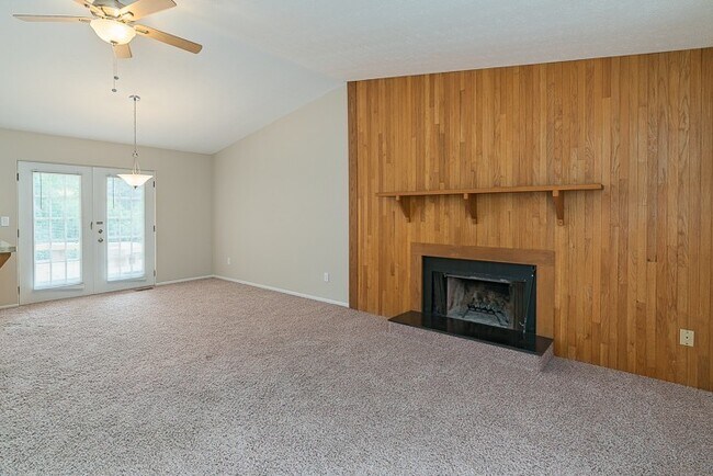 Building Photo - 2630 Glenbrook Ct
