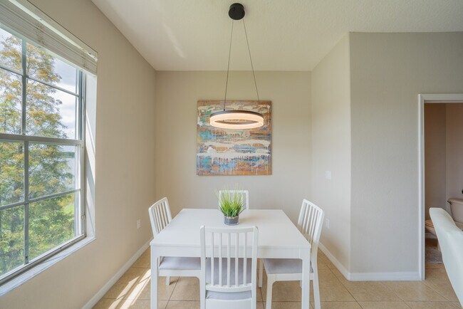 Building Photo - Town Home For Rent in Lake Brandon!