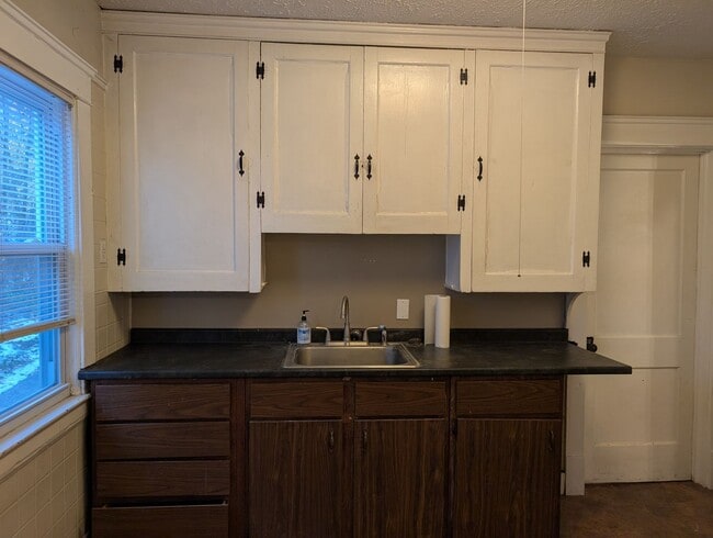 Building Photo - 3160 Meadowbrook Blvd