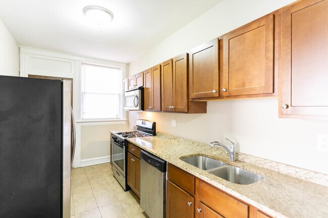 Building Photo - 5417 S Drexel Ave