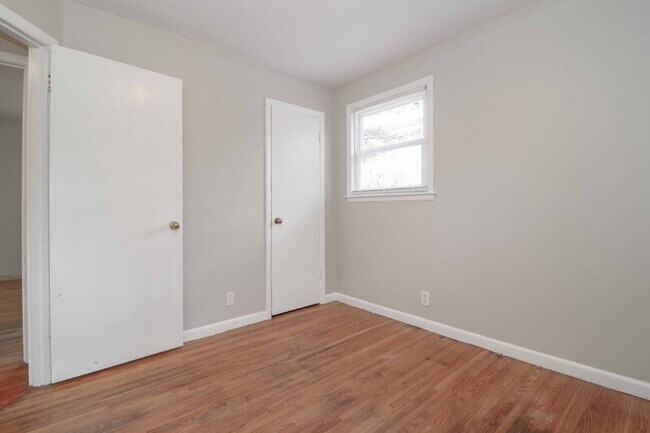 Building Photo - 402 Britton Springs Rd