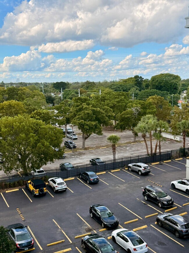 Building Photo - 16710 NE 9th Ave