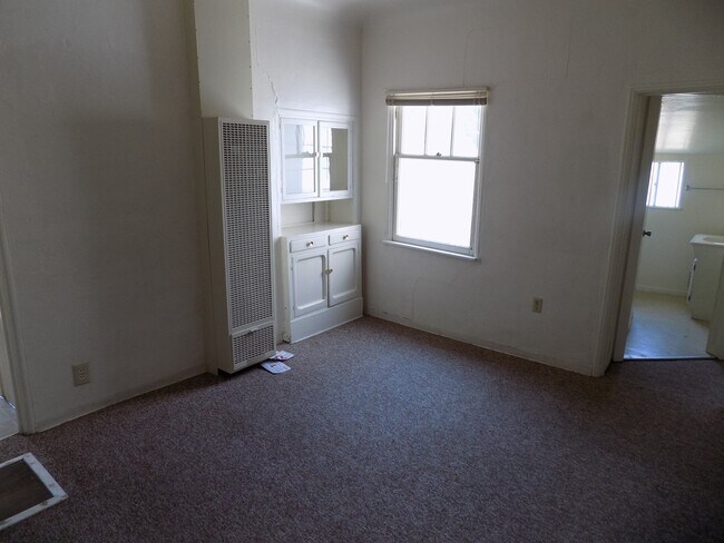 Building Photo - 735-745 Grand Ave