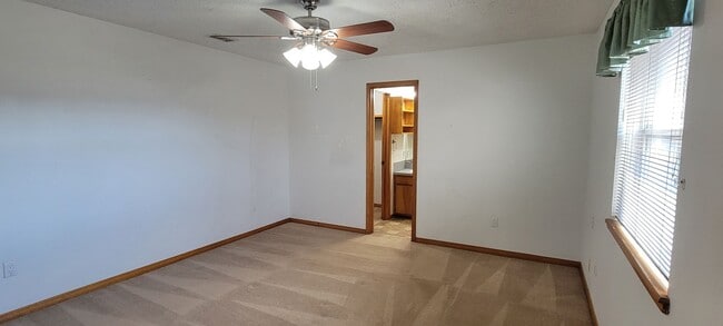 Building Photo - LARGE HOME ON QUIET STREET NEAR HOSPITAL