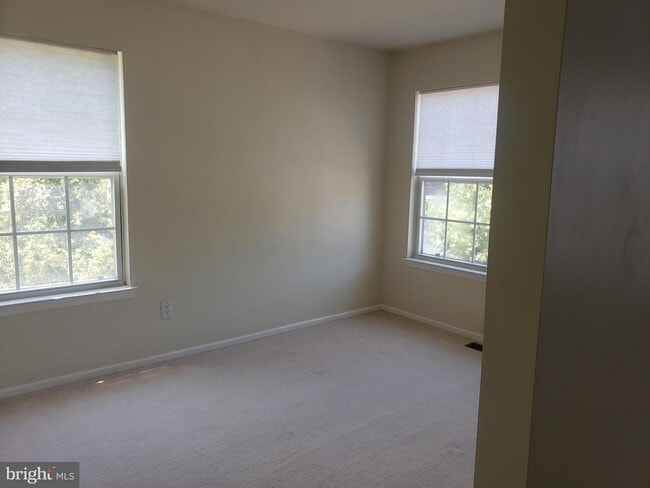 Building Photo - 35 Versailles Blvd