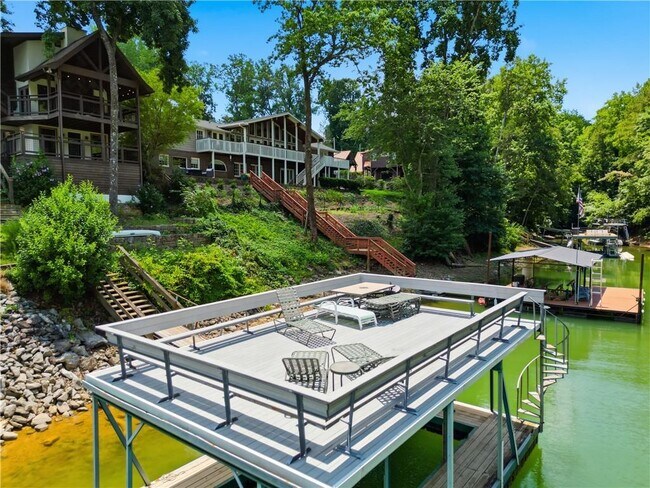 Building Photo - 2115 Kemp Dr