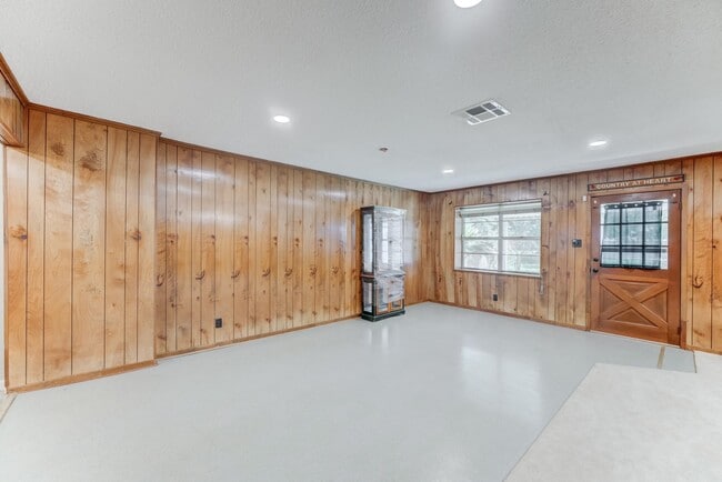 Building Photo - 305 Yaupon St