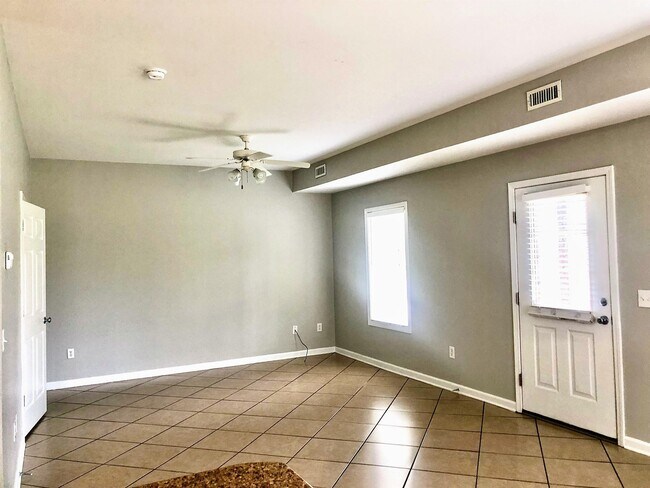 Building Photo - 1215 14th Ave