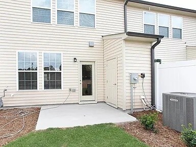 Building Photo - 1013 Channel Drop Dr
