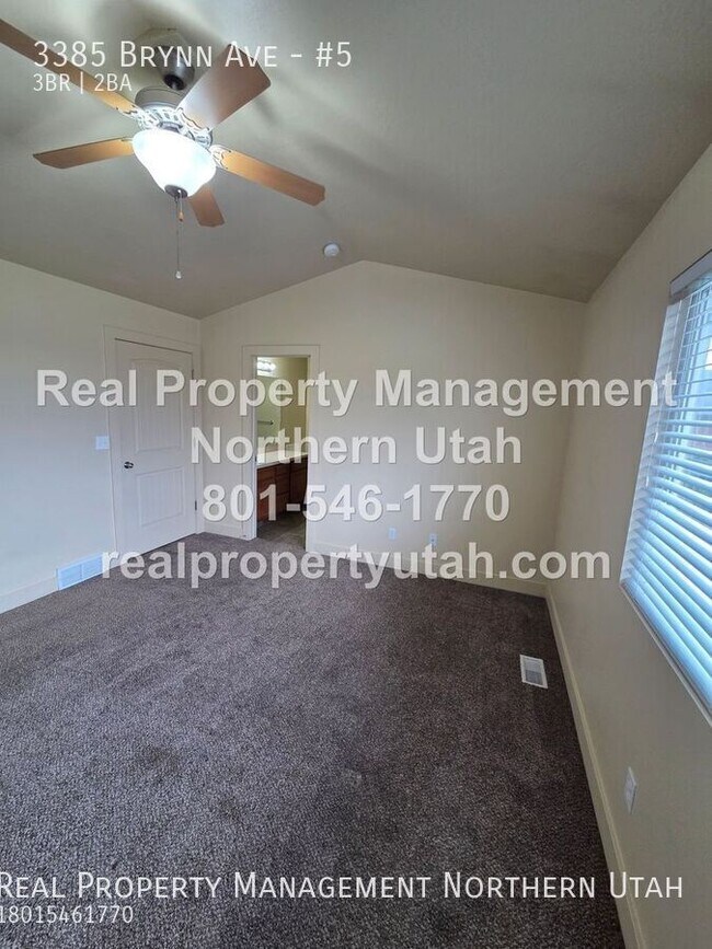 Building Photo - 3385 S Brynn Ave