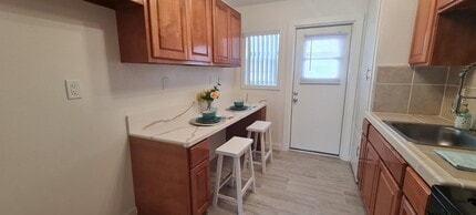 Building Photo - Newly Remodeled 1 Bedroom / Call or text O...