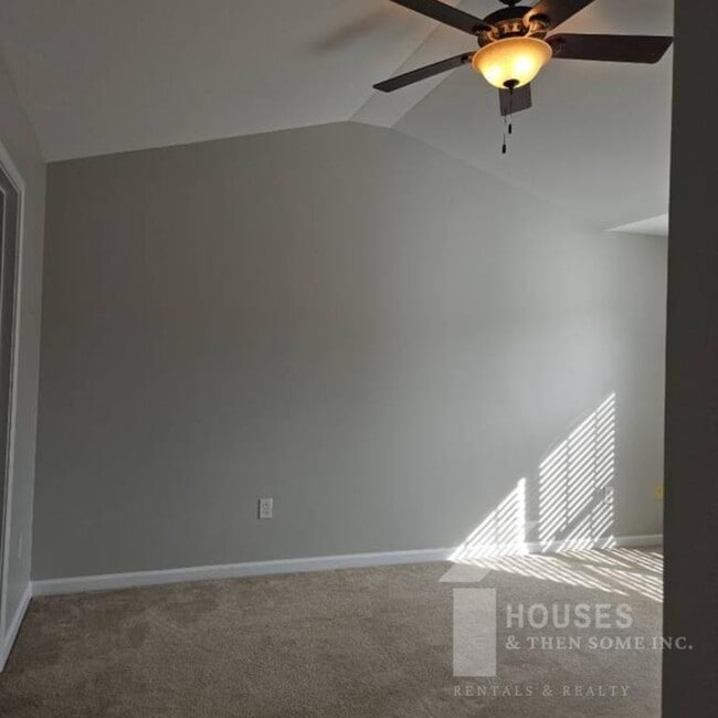 Building Photo - 203 Chardon Pl