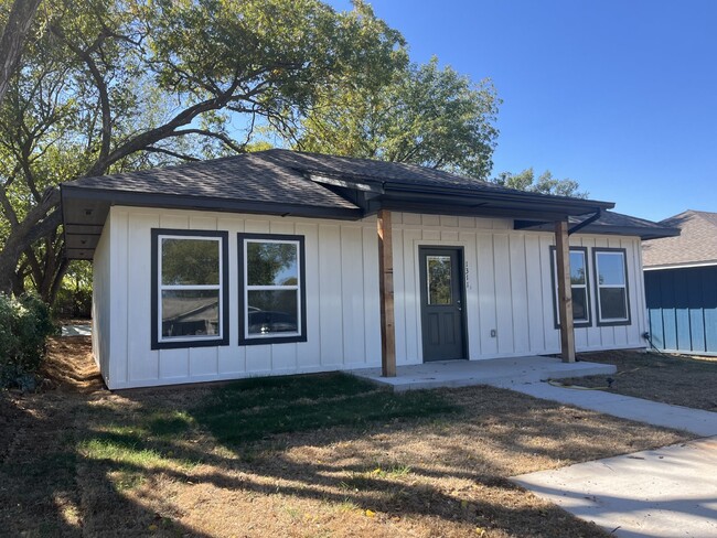 Building Photo - New two bedroom house in Shawnee