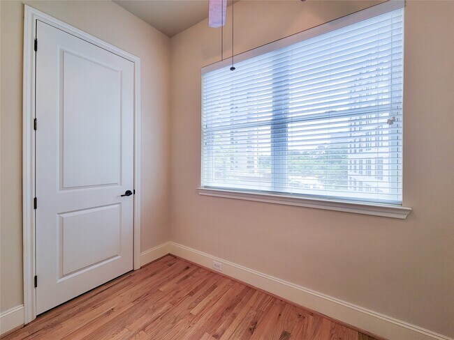 Building Photo - 58 Briar Hollow Ln