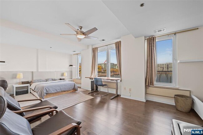 Building Photo - 600 Harbor Blvd