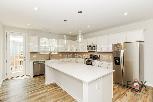 Building Photo - 7109 Brookview Ln