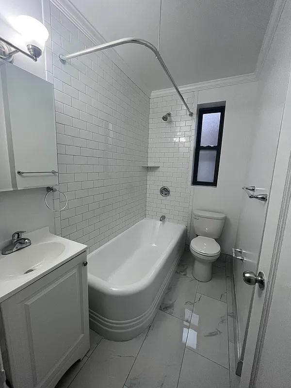 Building Photo - 500 W 235th St