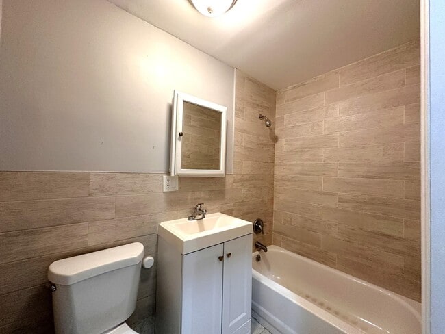 Building Photo - 286 MARTIN LUTHER KING JR Dr