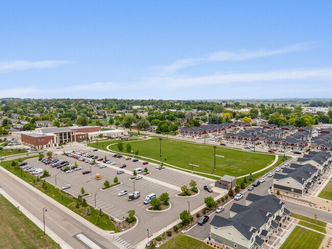 Building Photo - Beautiful 3-Bedroom Townhome with Park Views- Available July 25th!