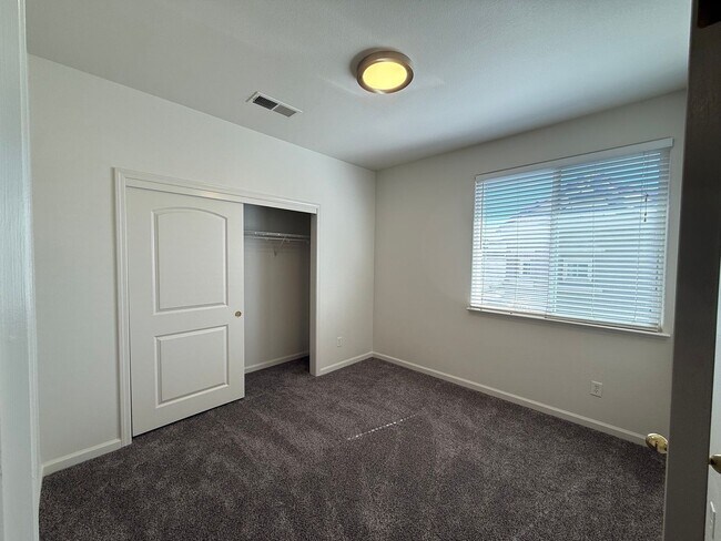 Building Photo - 4-bedroom two story in Sylvan School District!