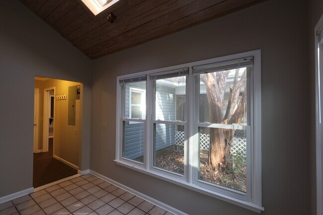 Building Photo - 313 Palomino Path