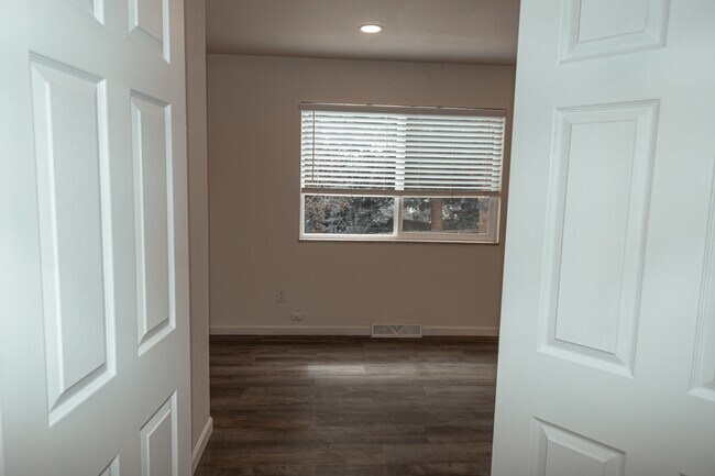 Building Photo - 7355 S Garfield Ct