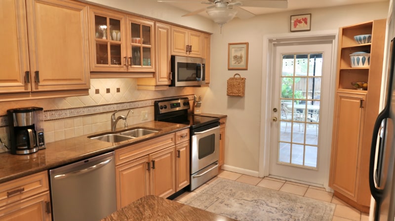 Building Photo - 4571 Beacon Dr