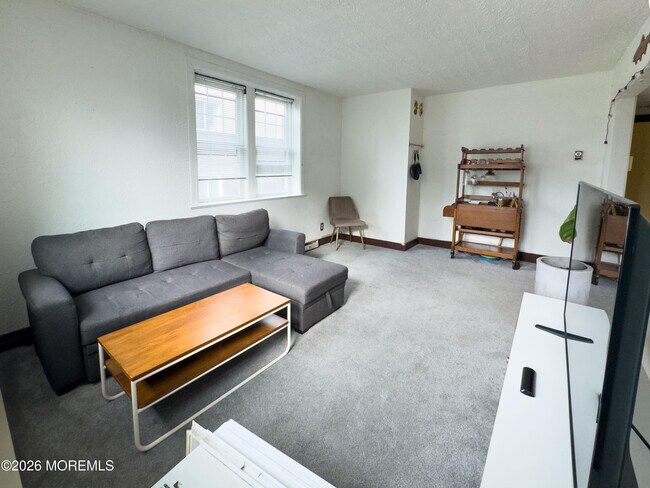 Building Photo - 19 Leroy Pl