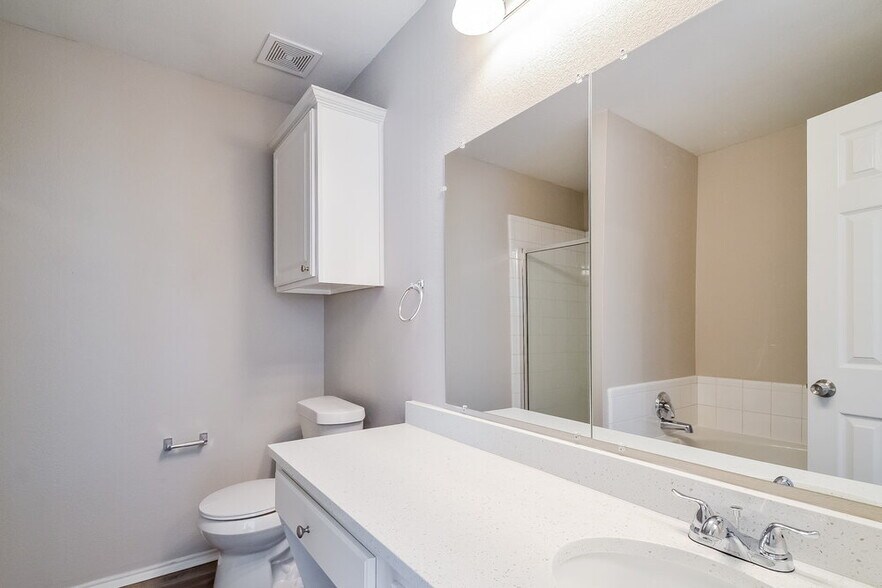 Building Photo - 1232 Wenatchee Dr