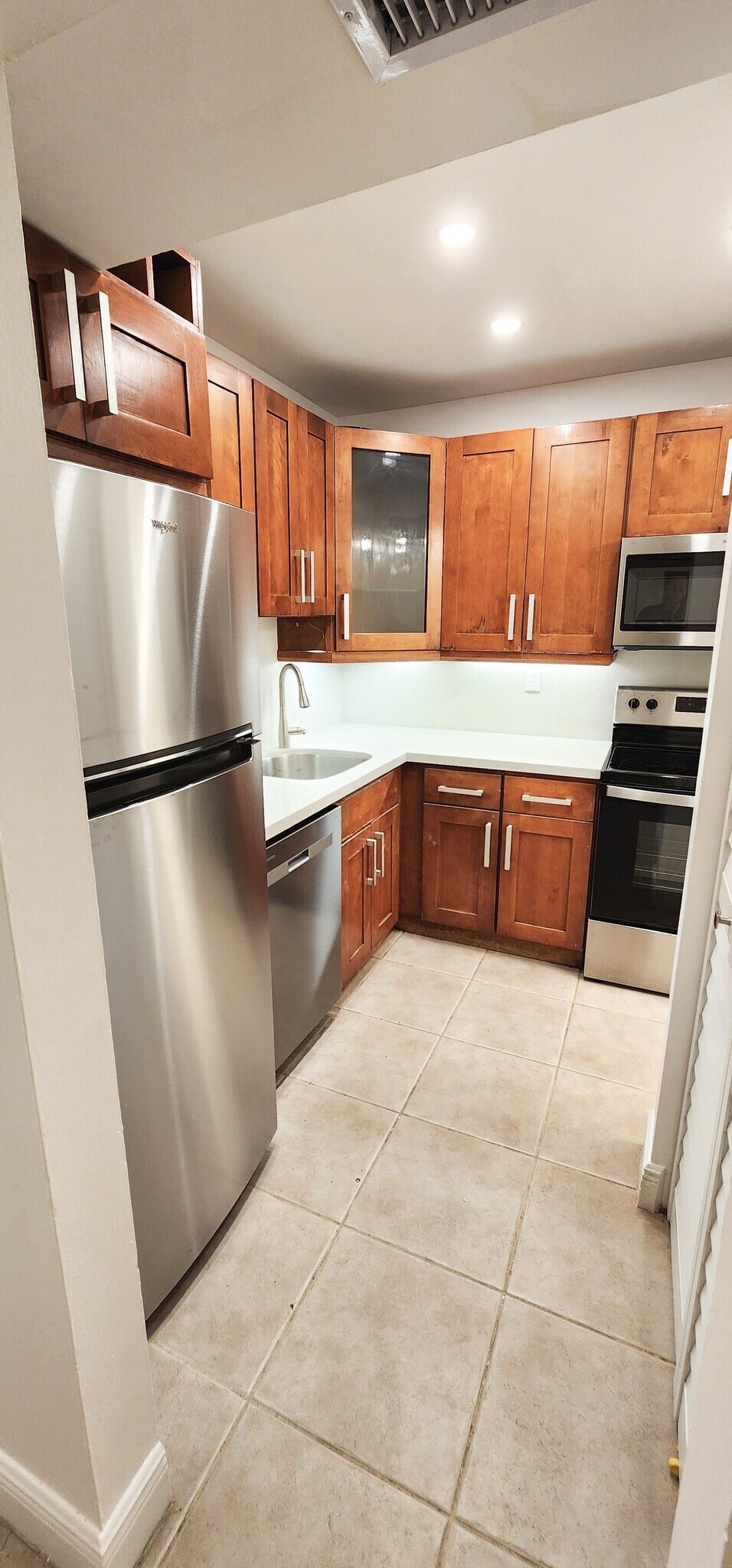 Kitchen with all new appliances - 10403 N Kendall Dr