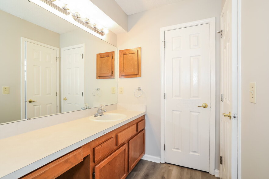 Building Photo - 3183 Olde Sutton Parke Dr