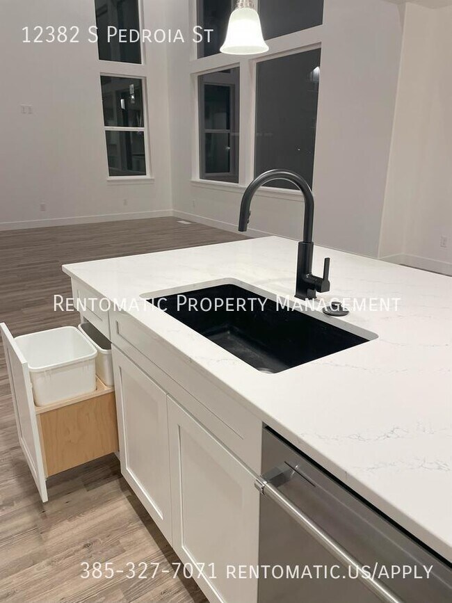 Building Photo - 12382 Pedroia St