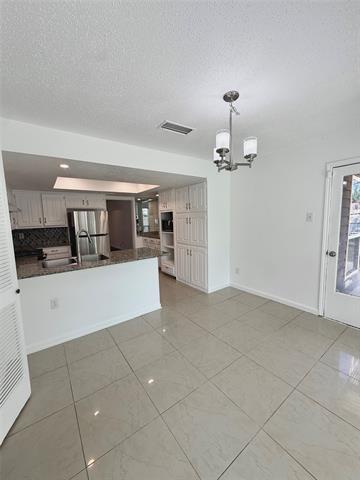 Building Photo - 1506 Hindsdale Dr