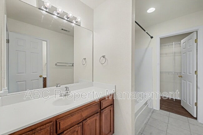 Building Photo - 3006 SW Deerfield Blvd