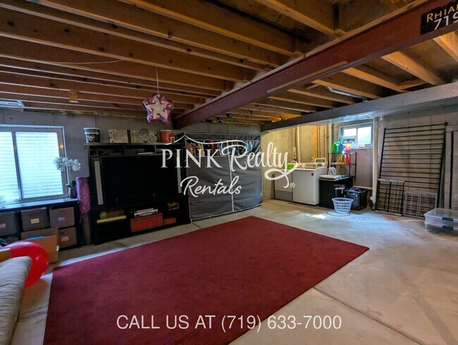 Building Photo - 8560 Avens Cir