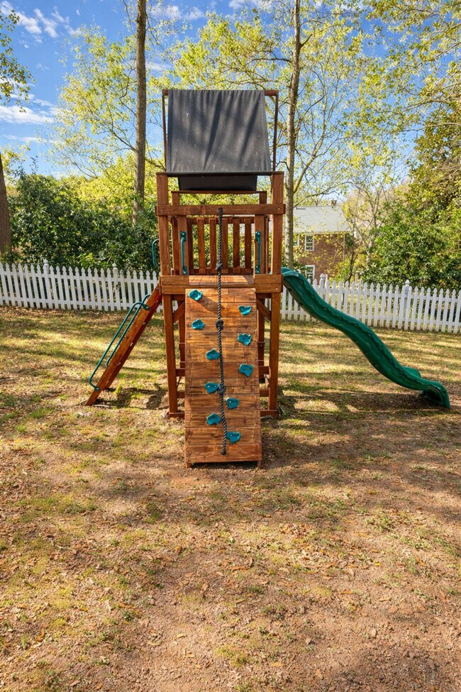 Building Photo - 7601 Bedfordshire Dr